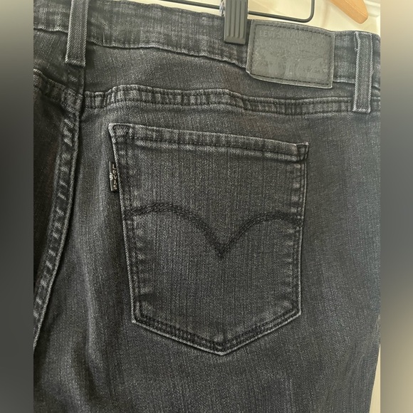 Levi’s Black 711 Skinny, Distressed Jeans Women’s Size 33 - Picture 5 of 16